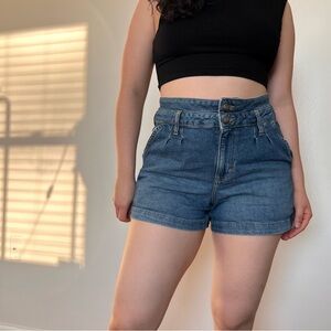 Vintage Lee Jeans High-waisted blue denim shorts // size 6